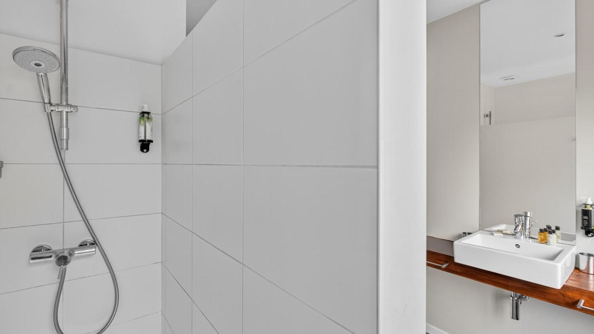 Stephanie By Reside Apartment