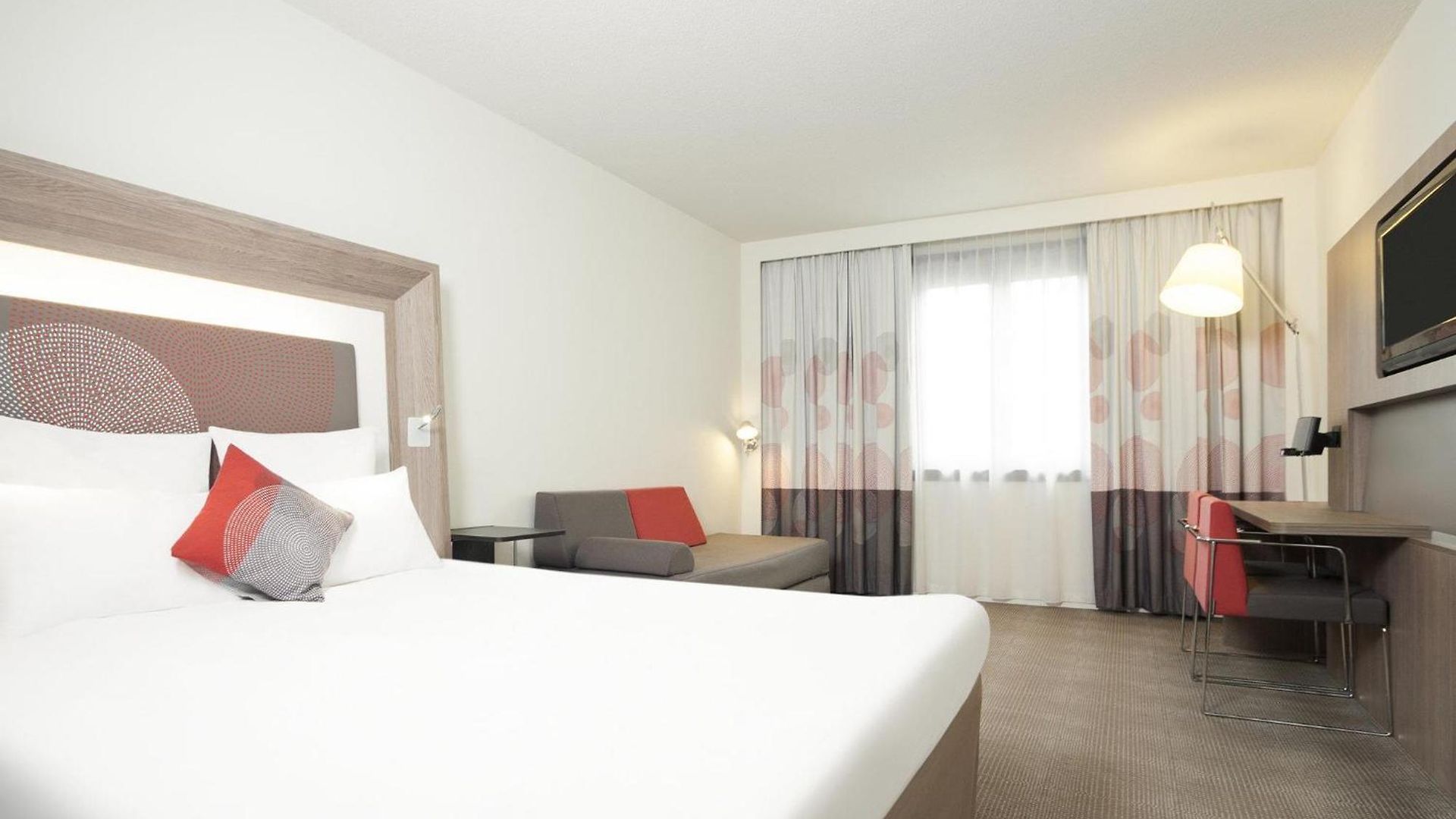 Hotel Novotel Off Grand Place 4*