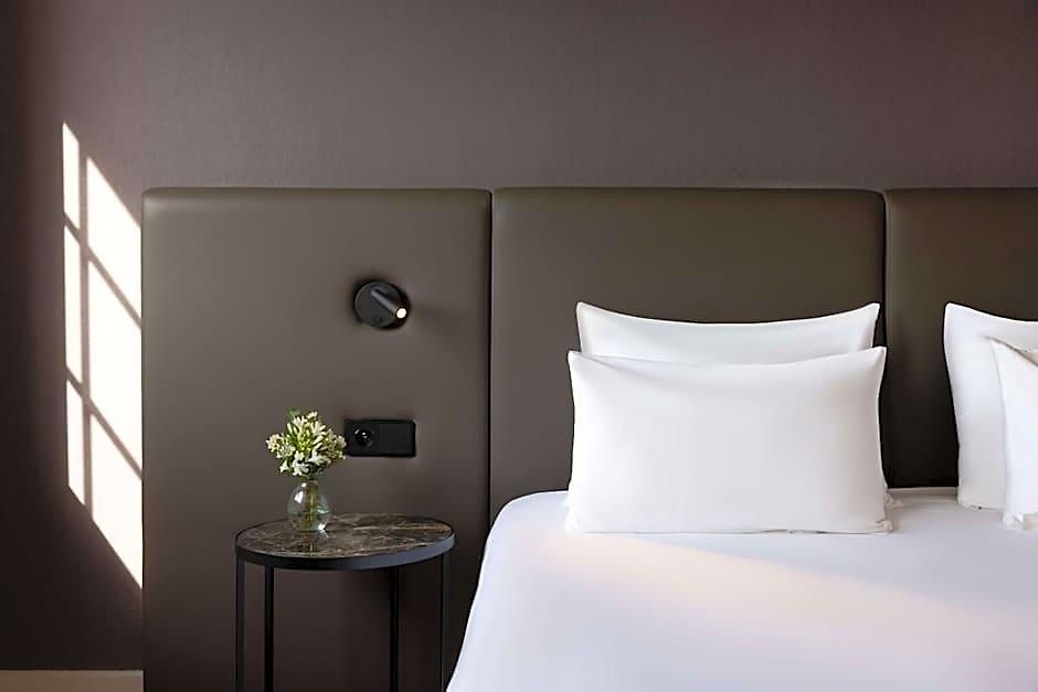 Nh Carrefour De L'europe Hotel 4*