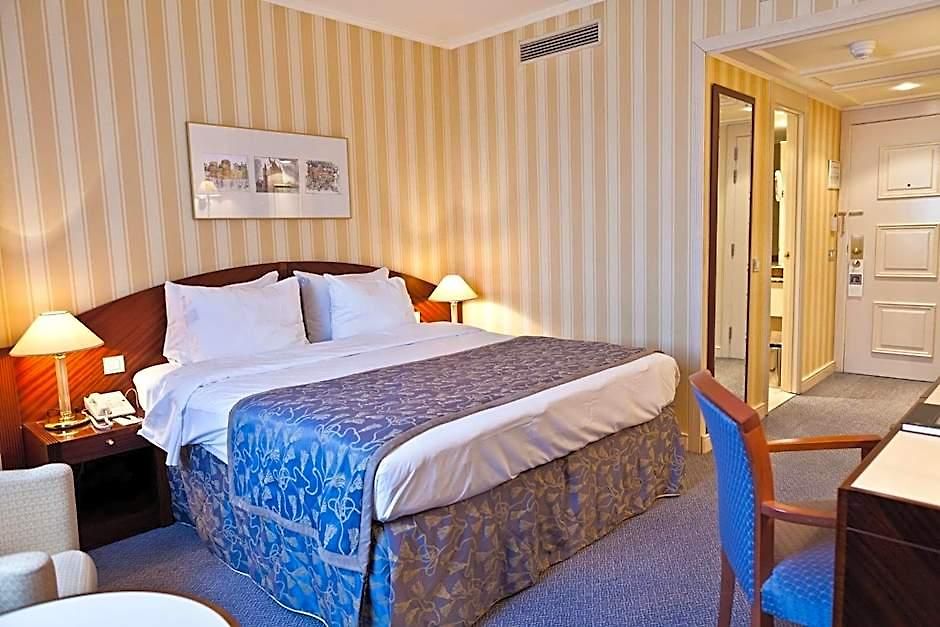 Le Chatelain Hotel 5*
