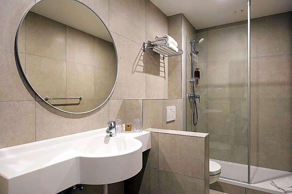 Aris Grand Place Hotel 3*