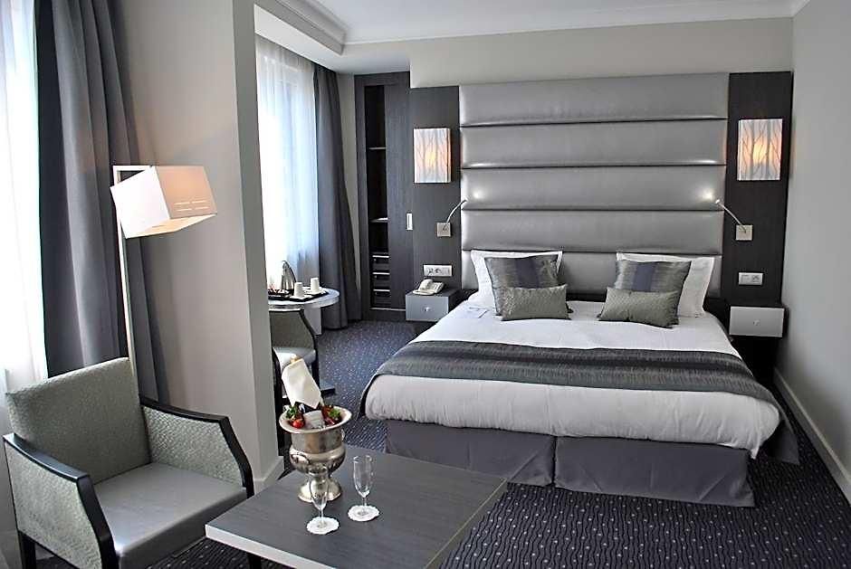 Western Royal Centre Hotel 3*