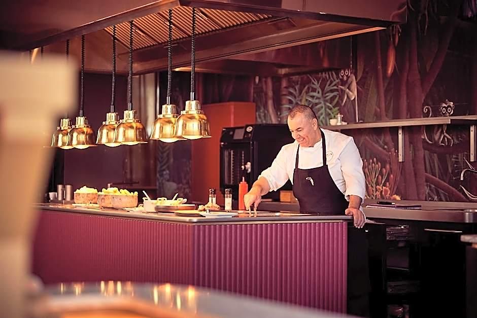 Hotel Der Valk Airport 4*