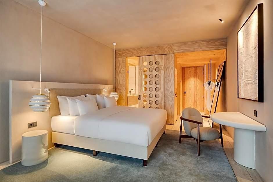 Radisson Collection Hotel, The National