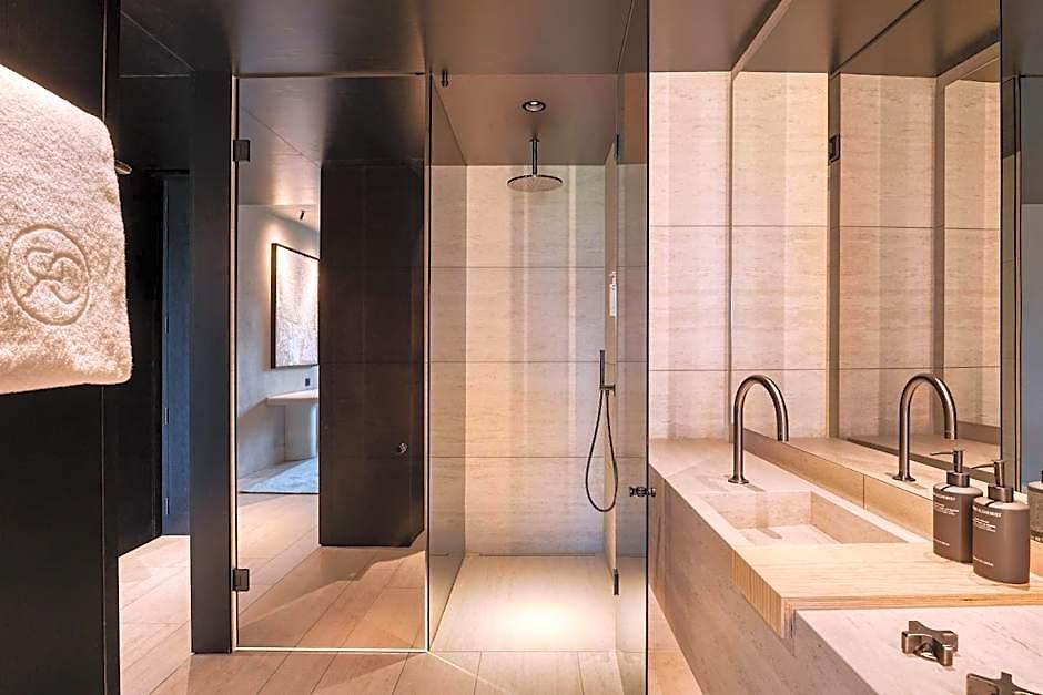 Radisson Collection Hotel, The National 4*