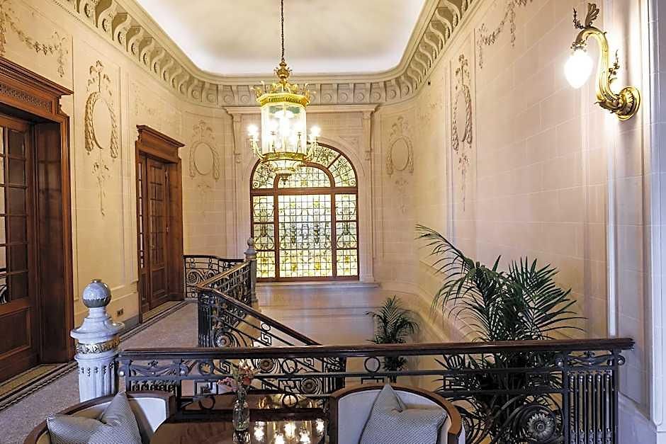 Fleur De Hotel