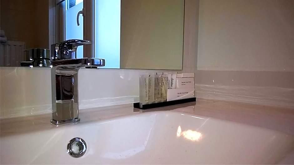 Hotel Bijna Wit, Nabij Trein, Metro Reg.nr 330162-412 Brussels
