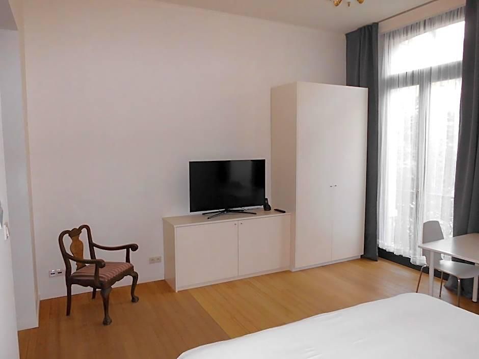 Hotel Midi 3*