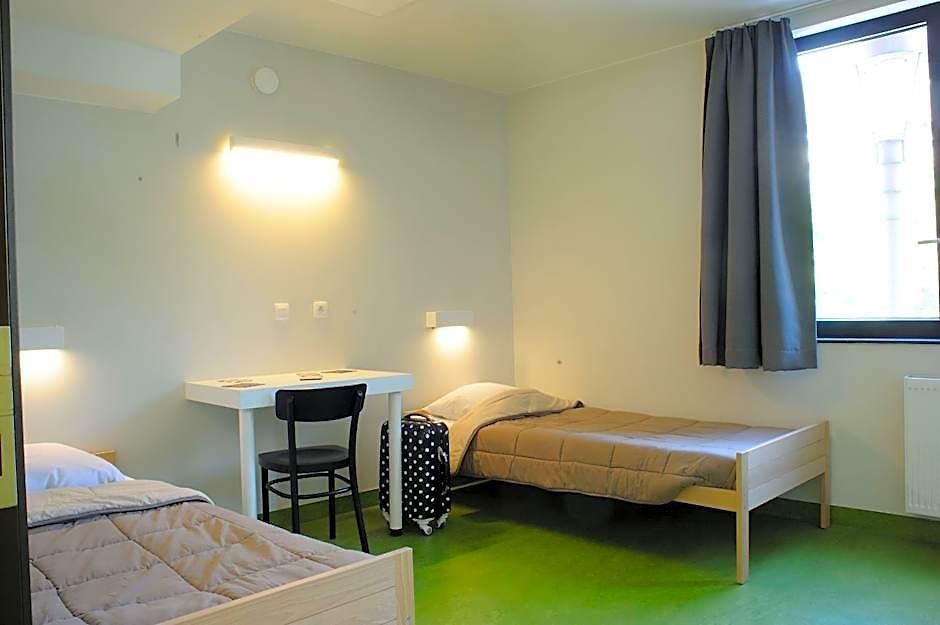 Bruegel Hostel *