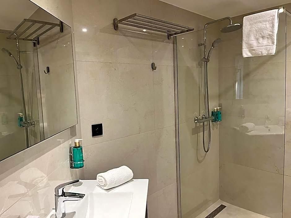 B-aparthotel Montgomery 4*