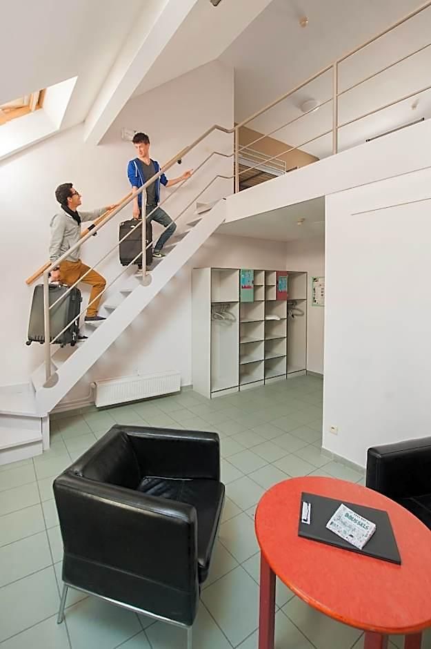 Hostel Hi Jacques Brel *