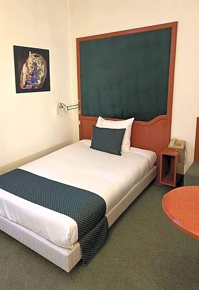 Le Dome Hotel