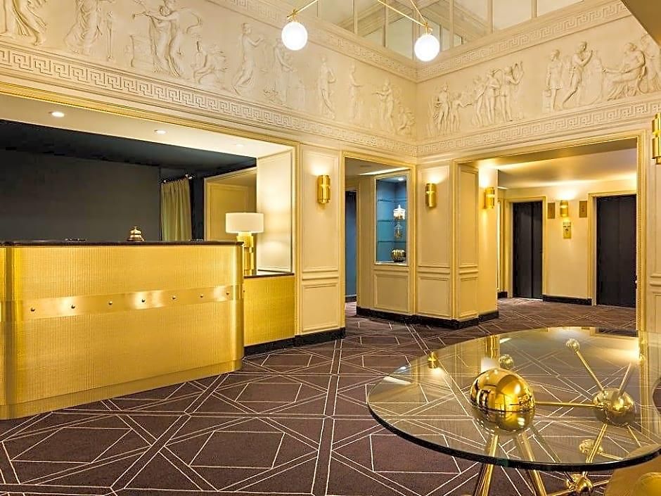 Barsey By Warwick Hotel 4*