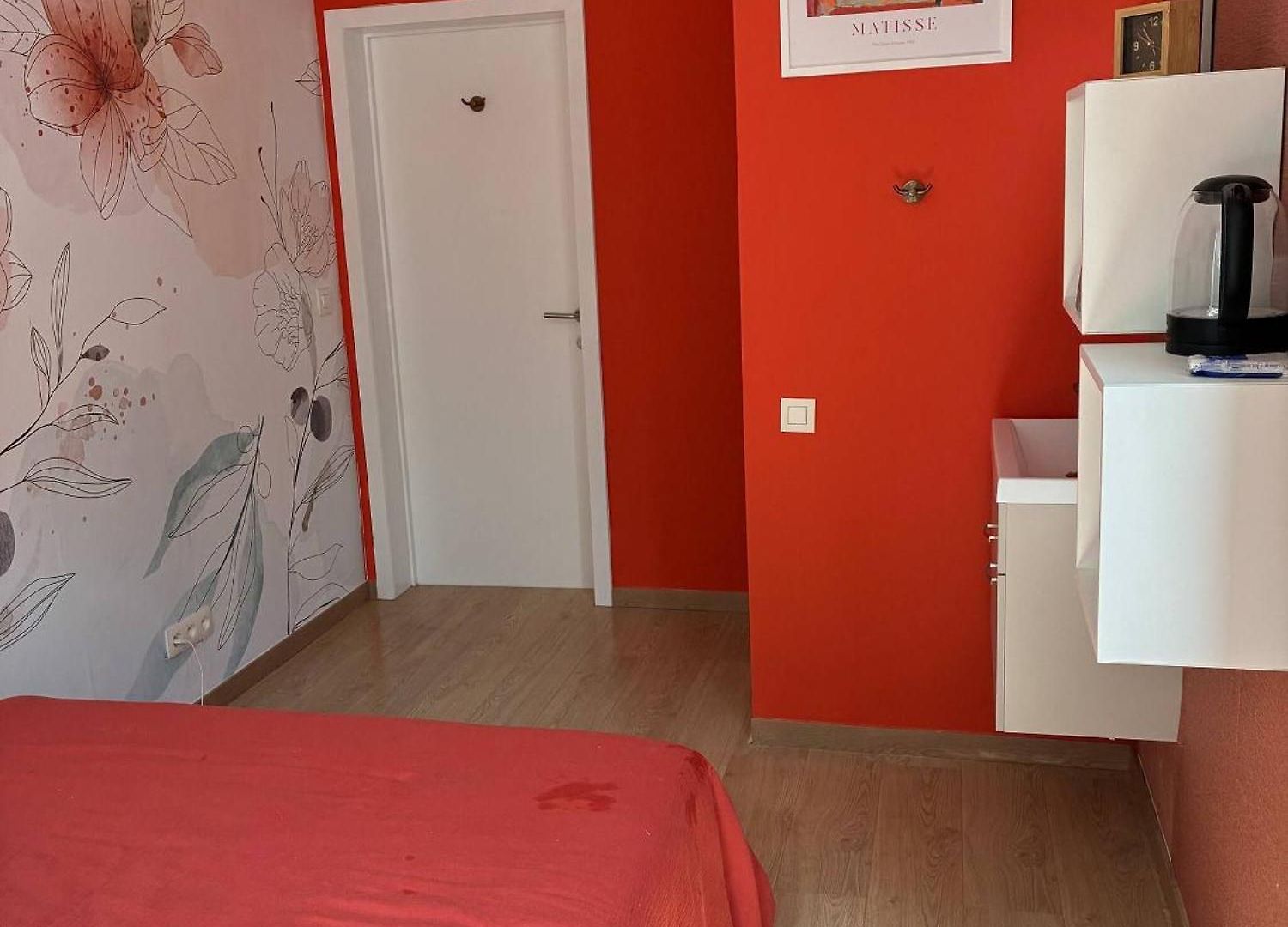 Tastefully-decorated Bedroom With Garden Access 3*