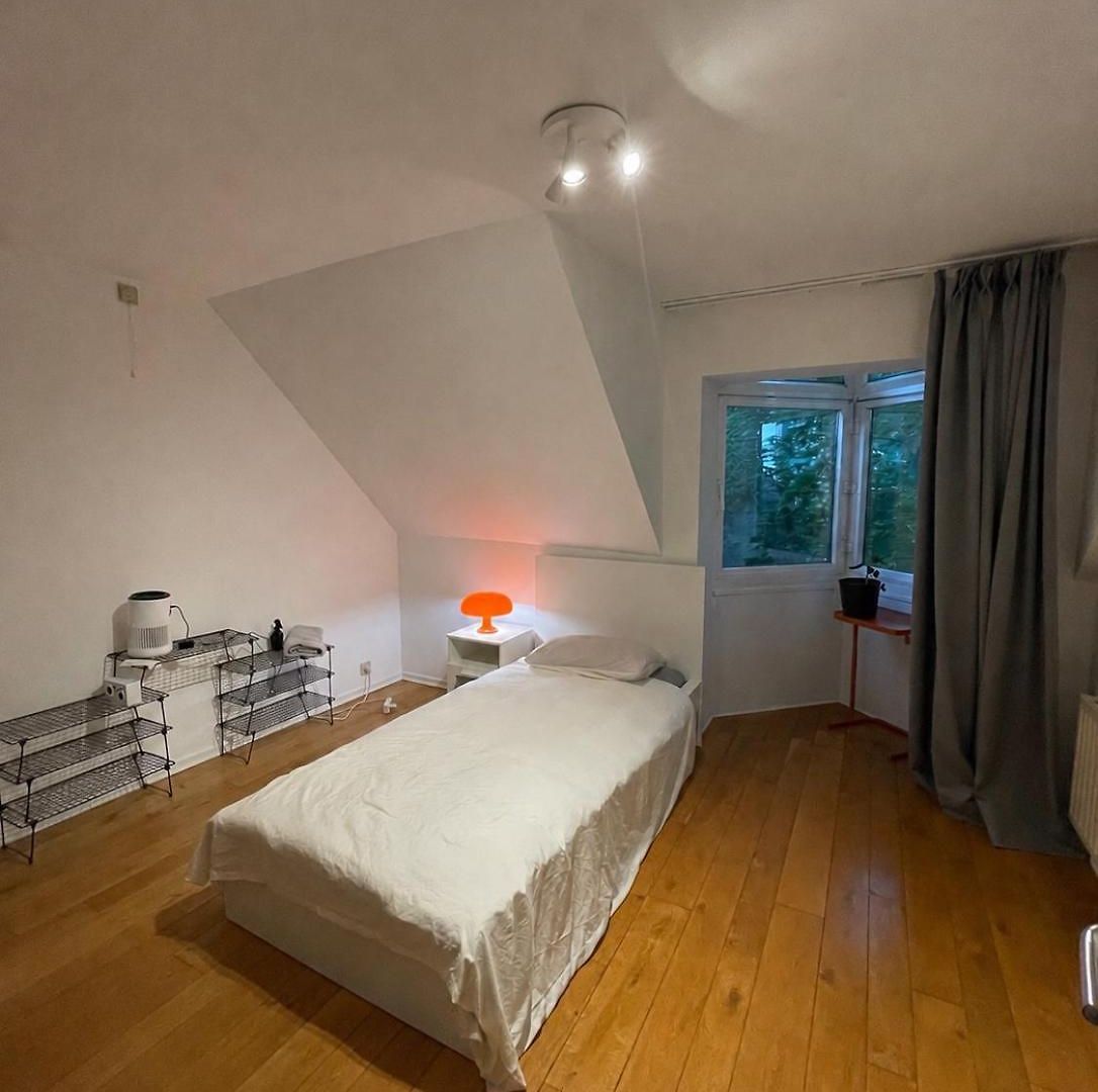 Guest house En-suite In A Beautiful Big House