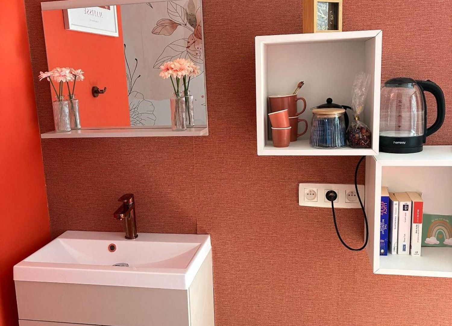 Guest house Tastefully-decorated Bedroom With Garden Access 3*
