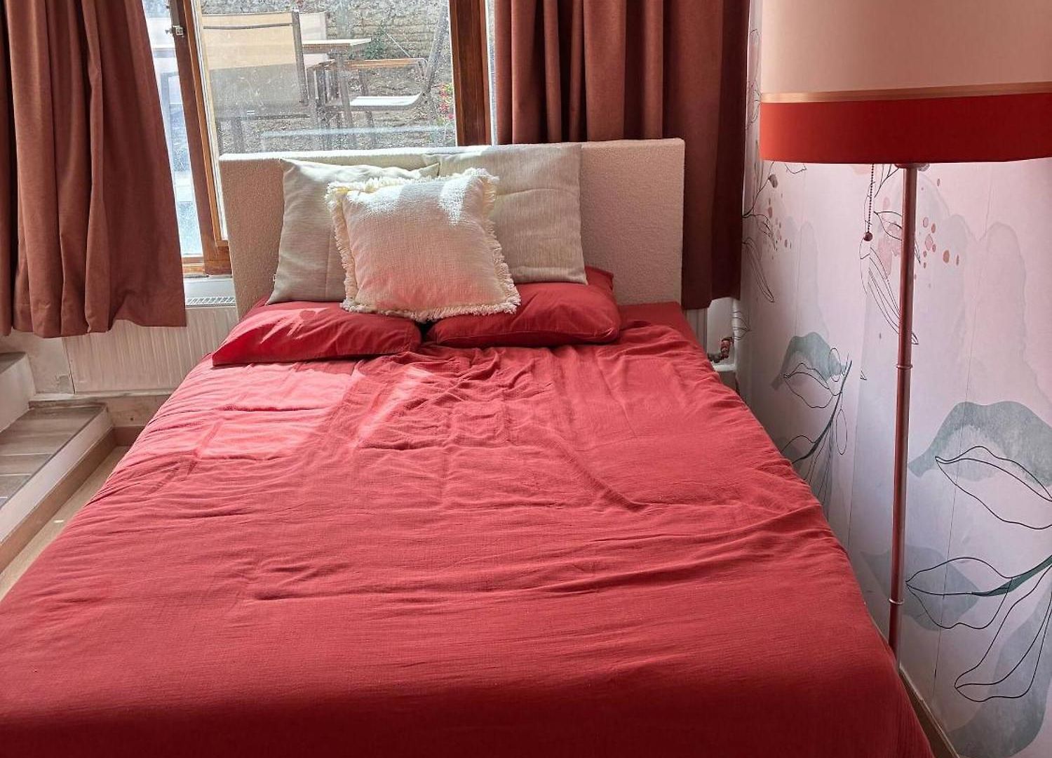 Guest house Tastefully-decorated Bedroom With Garden Access 3*