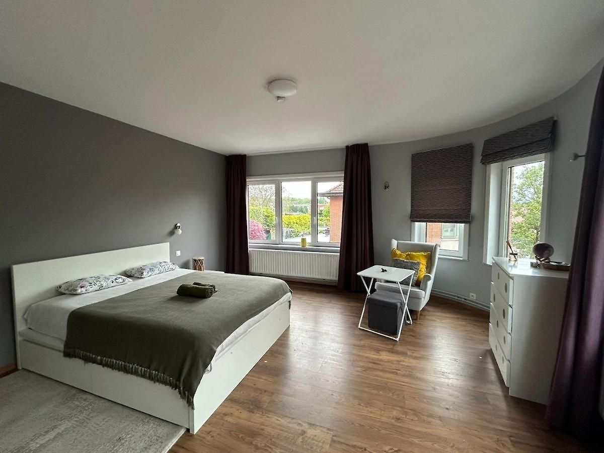 Spacious Family For 6 To 8 Guests With 3 Bedrooms And 2 Bathrooms Between Center And Airport Holiday home Brussels