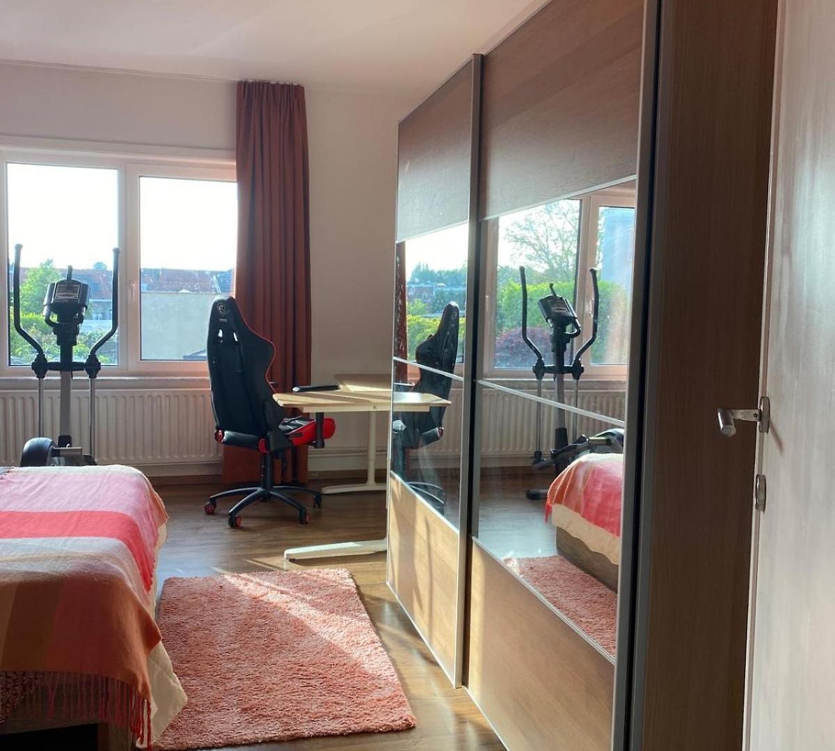 Spacious Family For 6 To 8 Guests With 3 Bedrooms And 2 Bathrooms Between Center And Airport Holiday home *