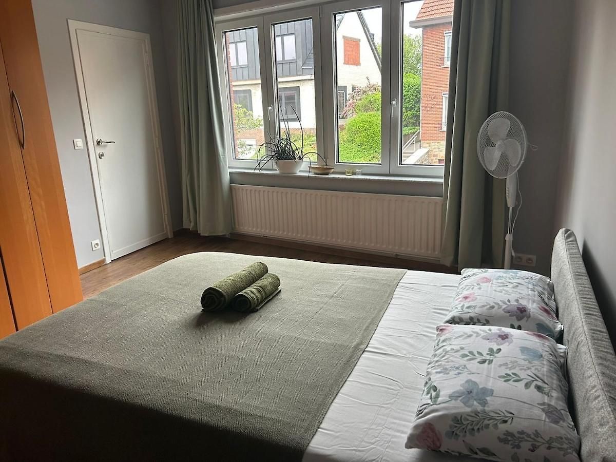 Spacious Family For 6 To 8 Guests With 3 Bedrooms And 2 Bathrooms Between Center And Airport