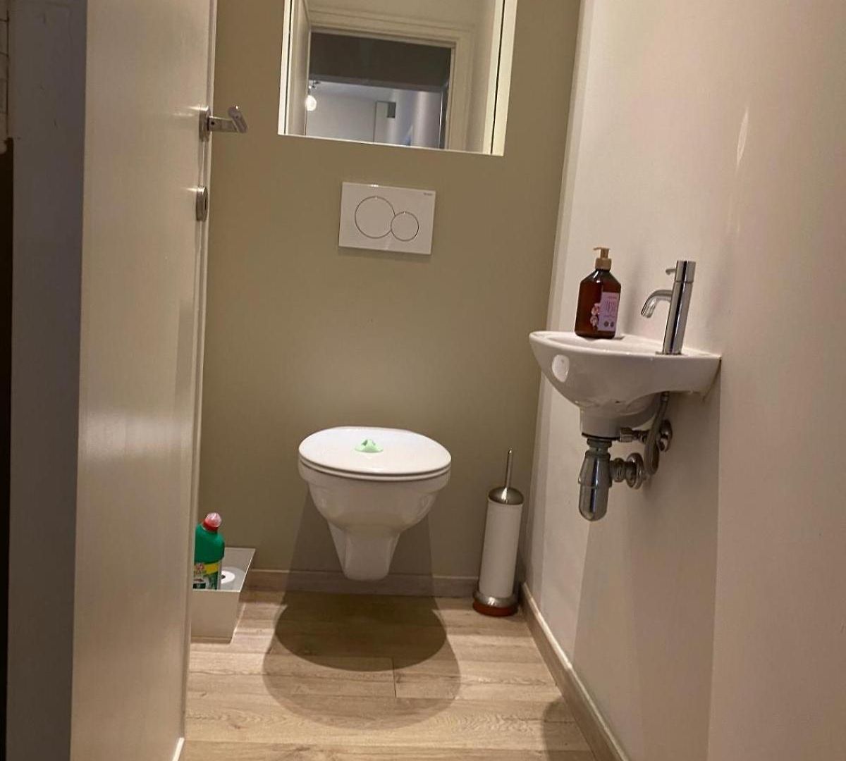 Spacious Family For 6 To 8 Guests With 3 Bedrooms And 2 Bathrooms Between Center And Airport *