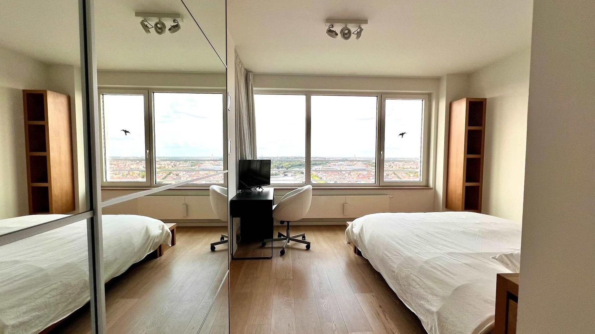 Penthouse Skyline 220 M2 Of Refined Elegance 4*