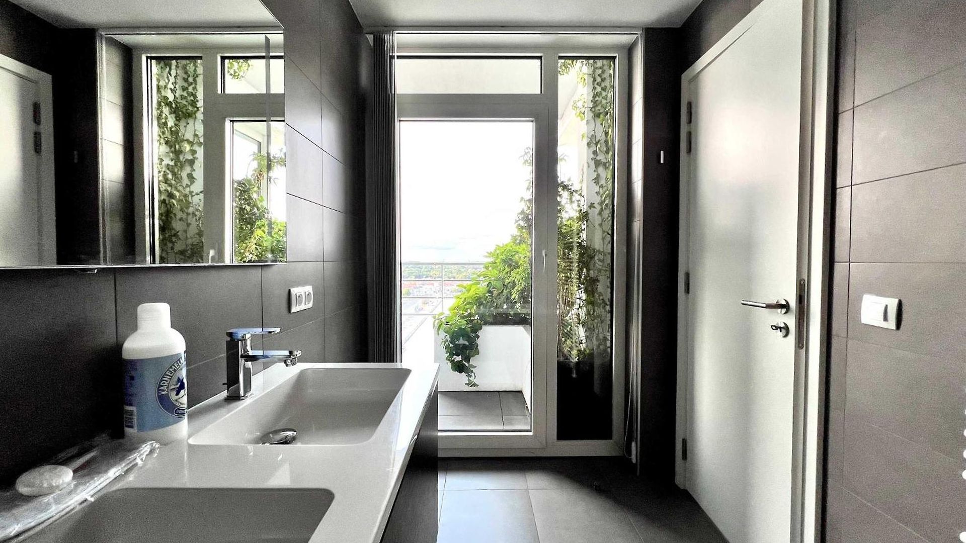 Penthouse Skyline 220 M2 Of Refined Elegance 4*