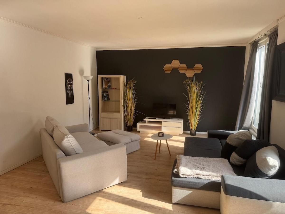 Cozy 4 Person Eu Diamant Neighborhood Apartment Brussels