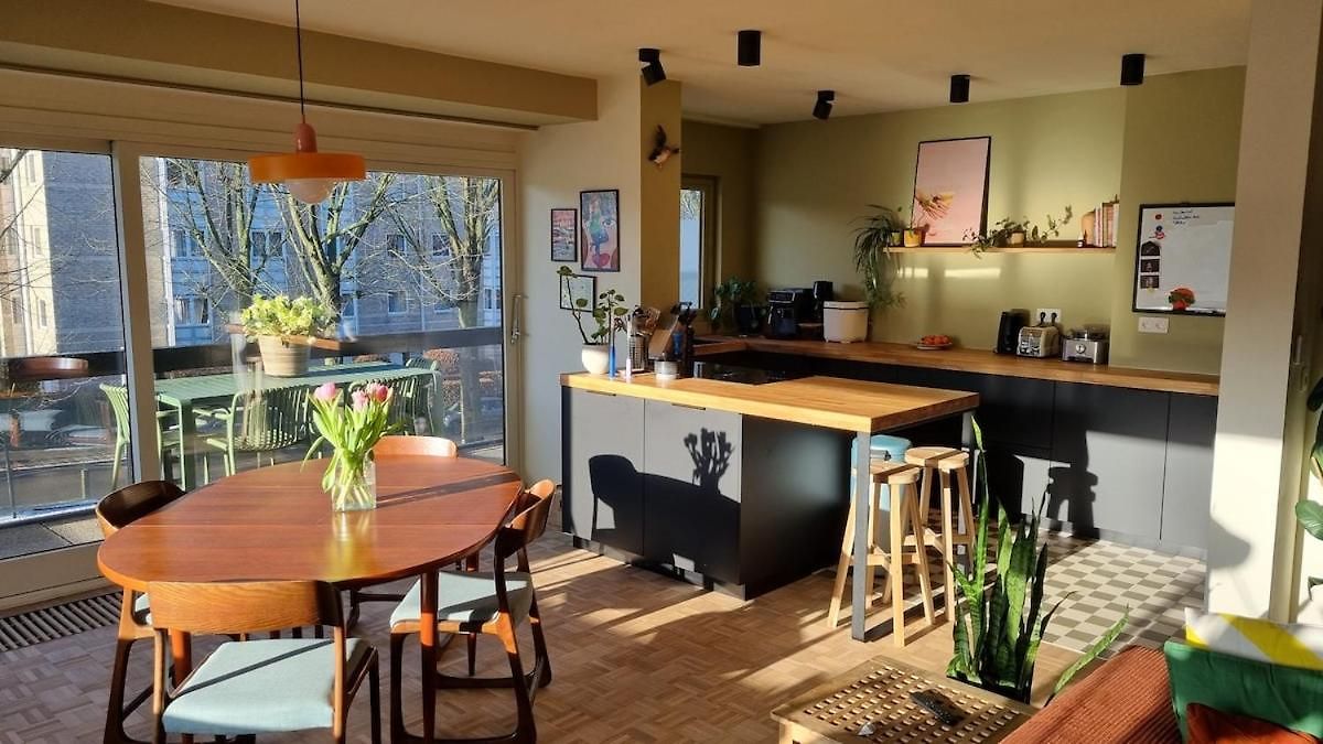 Apartment Charming 2-bedroom With Big Balcony