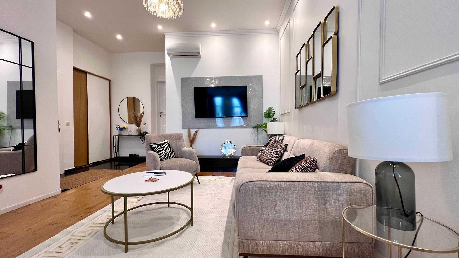 Family & Cosy For Up To 9 Guests Near Midi Station Apartment Brussels