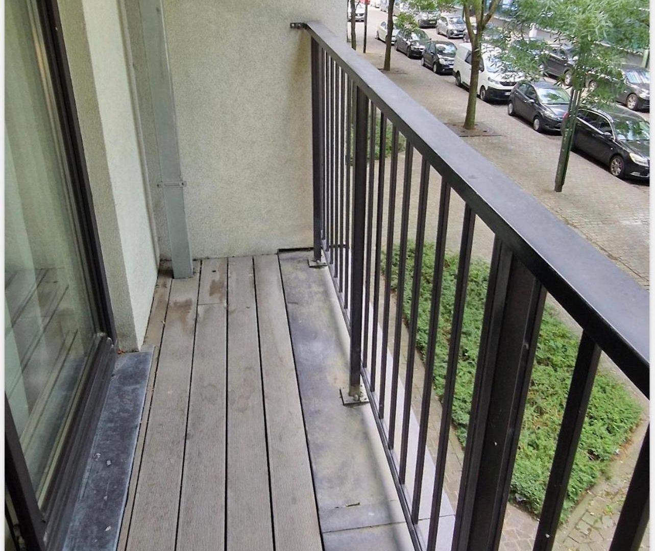 Modern Spacious 76M Apartment, 2 Sunny Terraces, Free Parking, Fast Wi-Fi, Near Brussels North Station & Tour Taxi *