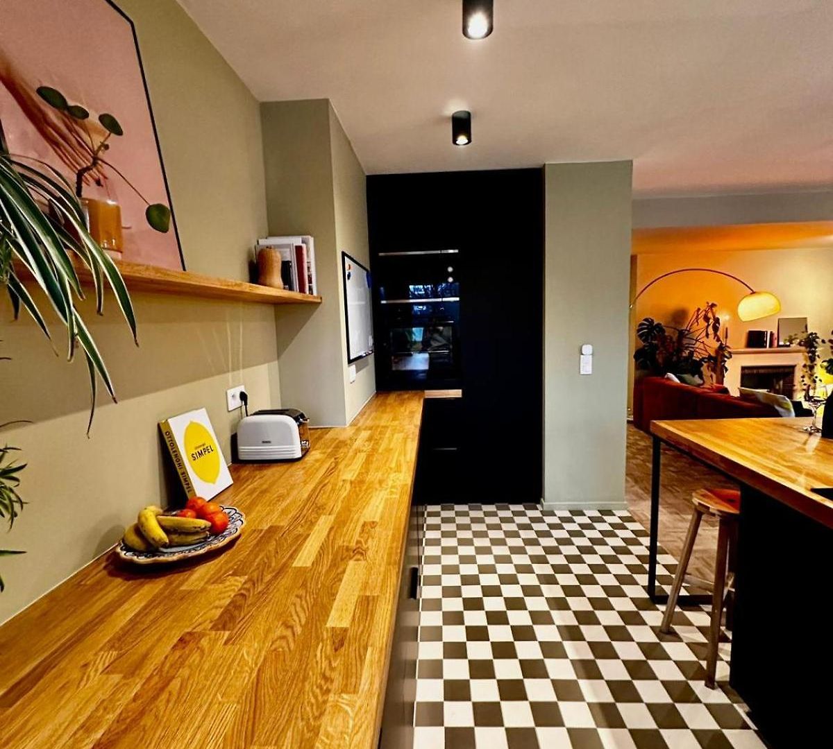 Charming 2-bedroom With Big Balcony Apartment *