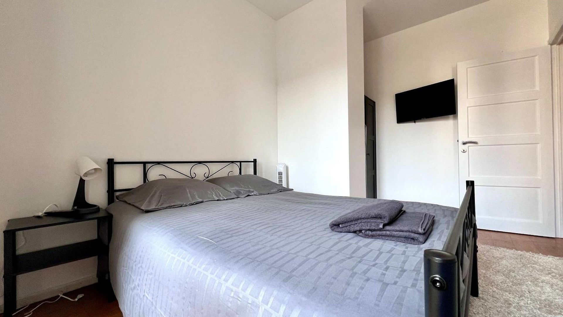 Family & Cosy For Up To 9 Guests Near Midi Station Apartment Brussels