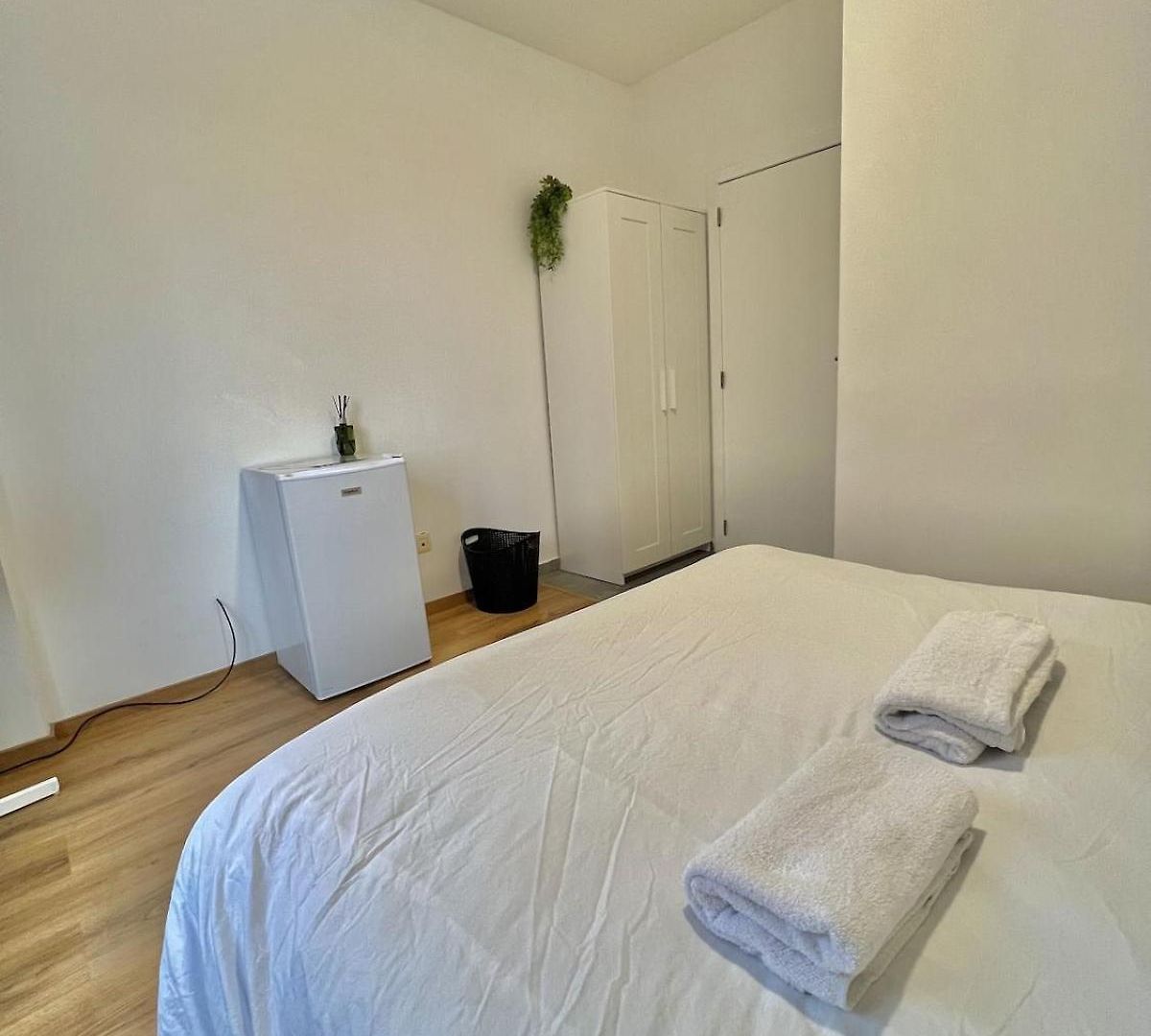 Spacious For 6 Nr Center Of