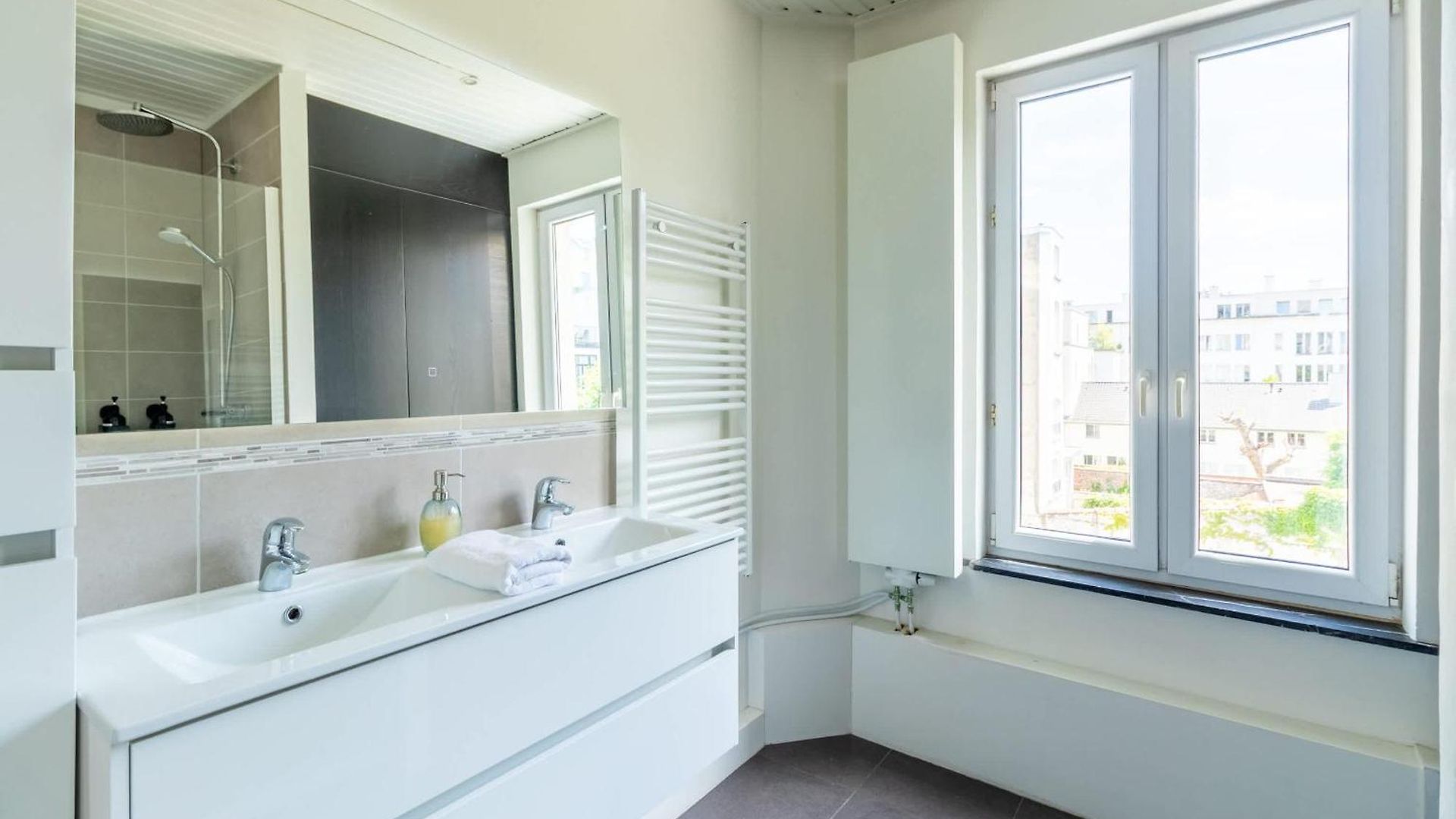 Apartment Eu - Parking, Quiet, Bright Brussels