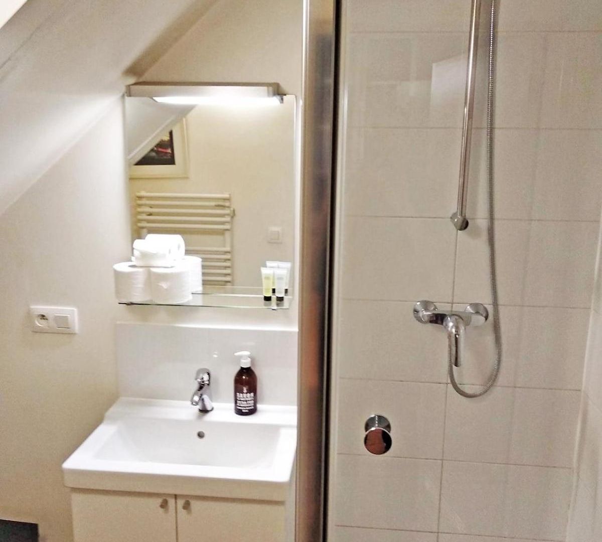 Bright & Cosy Near Eu, Vub & Montgomery Apartment