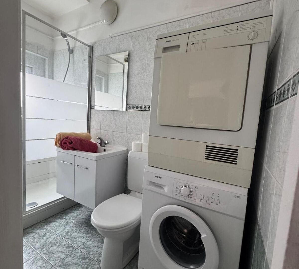 Cozy 4 Person Eu Diamant Neighborhood Apartment *