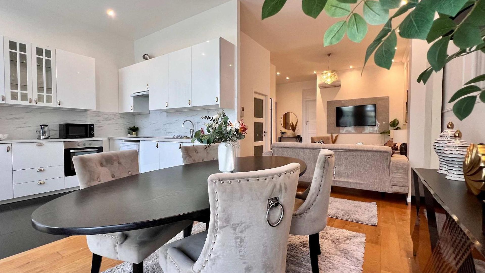 Family & Cosy For Up To 9 Guests Near Midi Station Apartment *