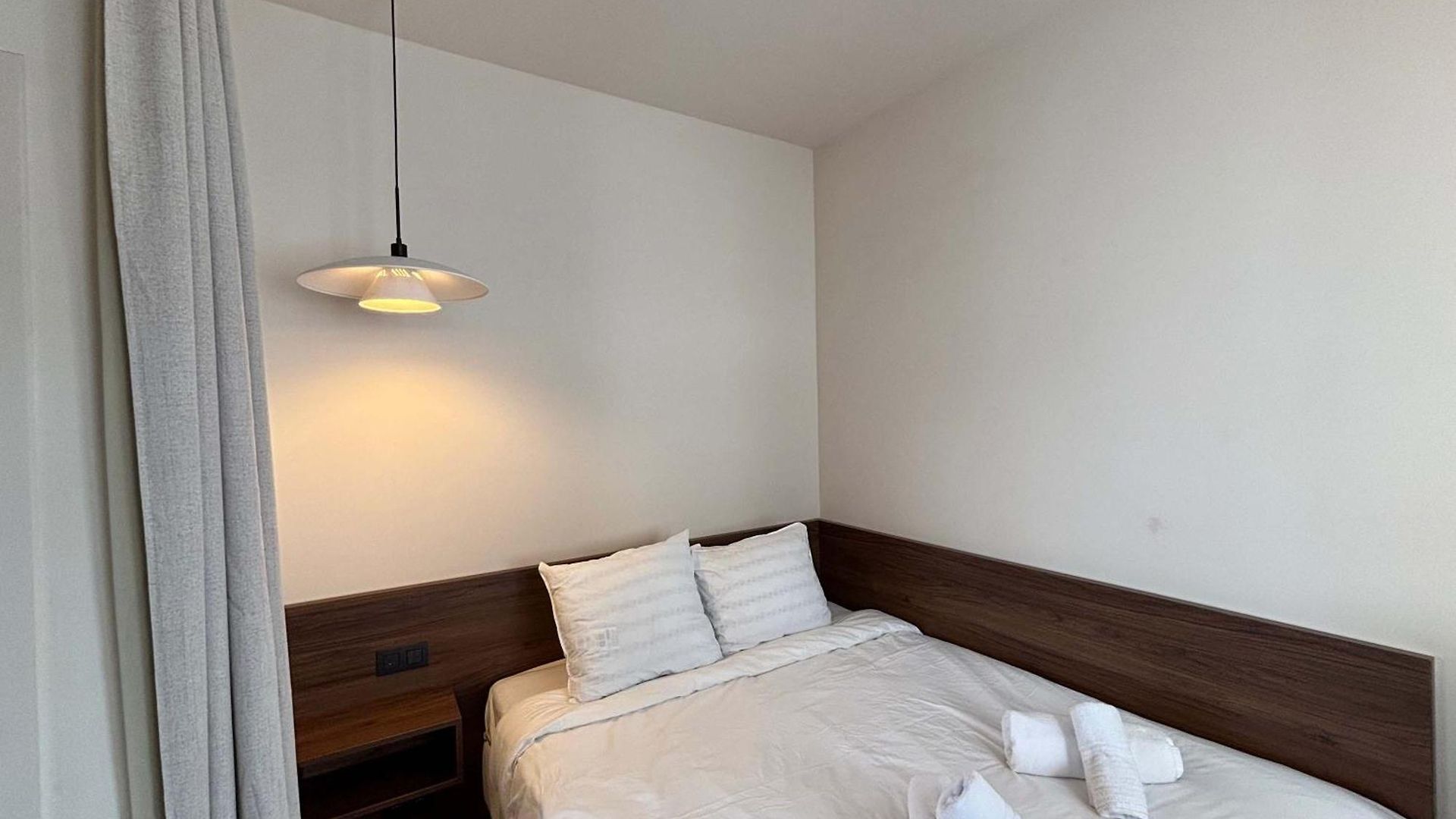 Bright Overlooking Tenbosch Park Apartment *