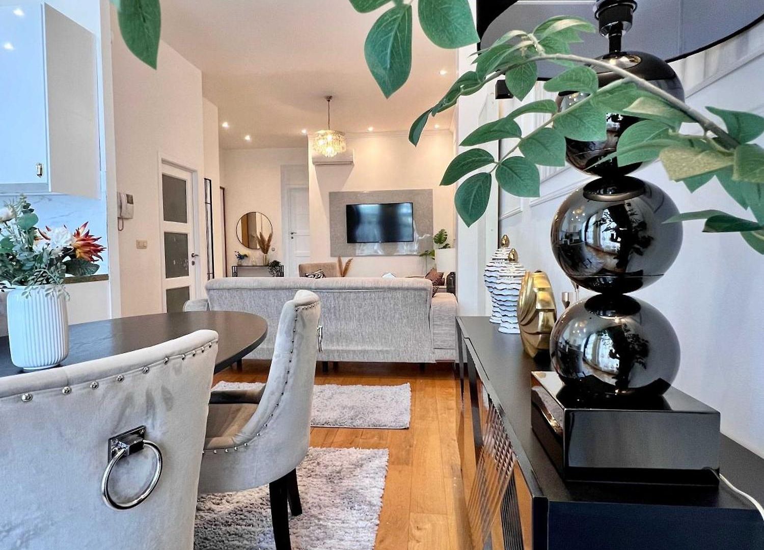 Family & Cosy For Up To 9 Guests Near Midi Station