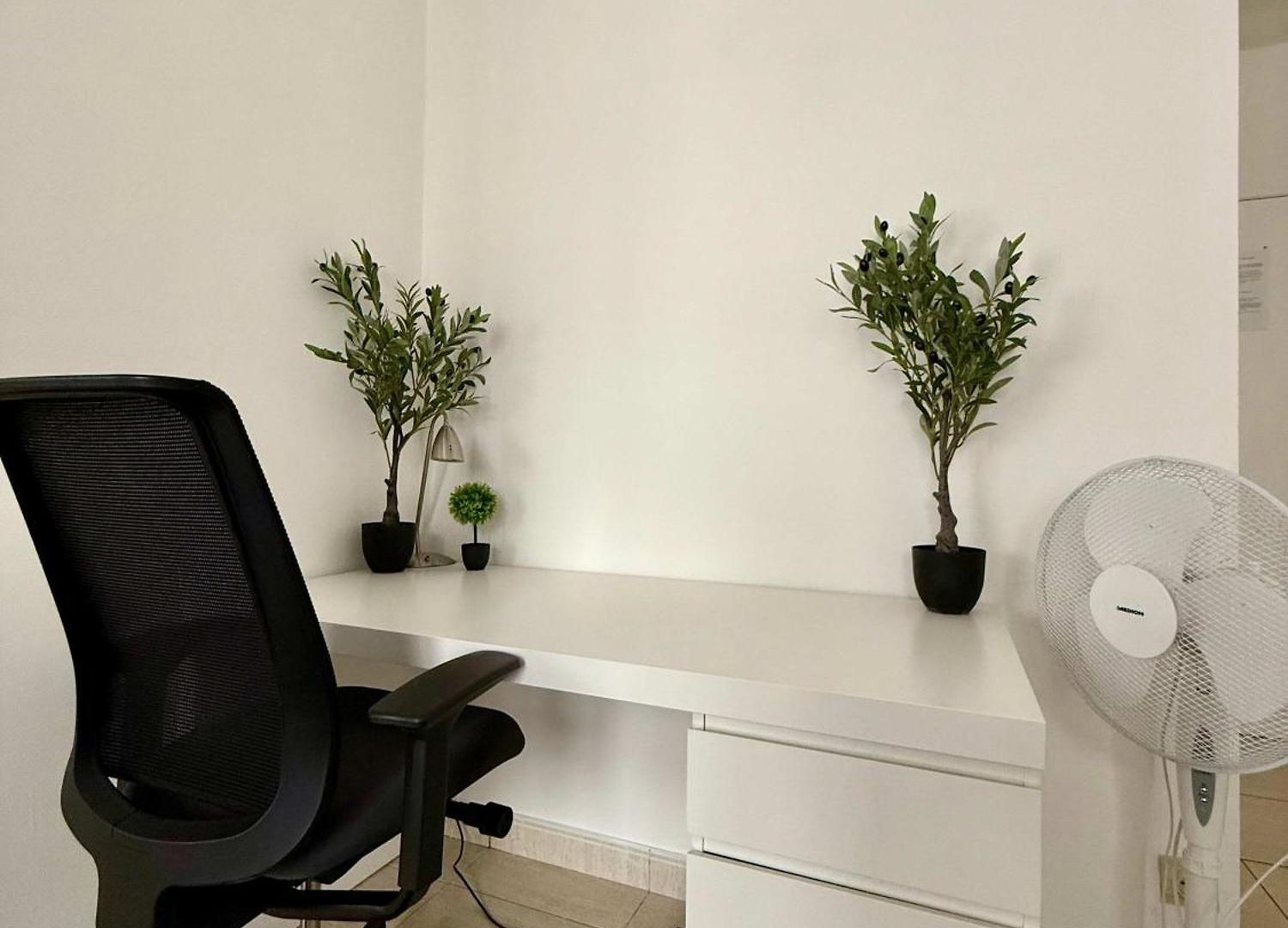 & Elegant Close To The European Parliament Apartment