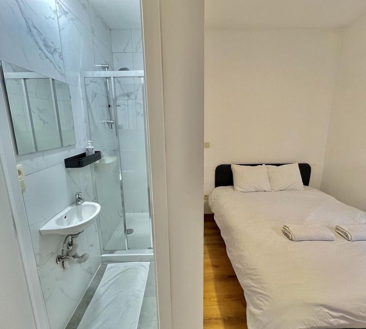 Spacious For 6 Nr Center Of