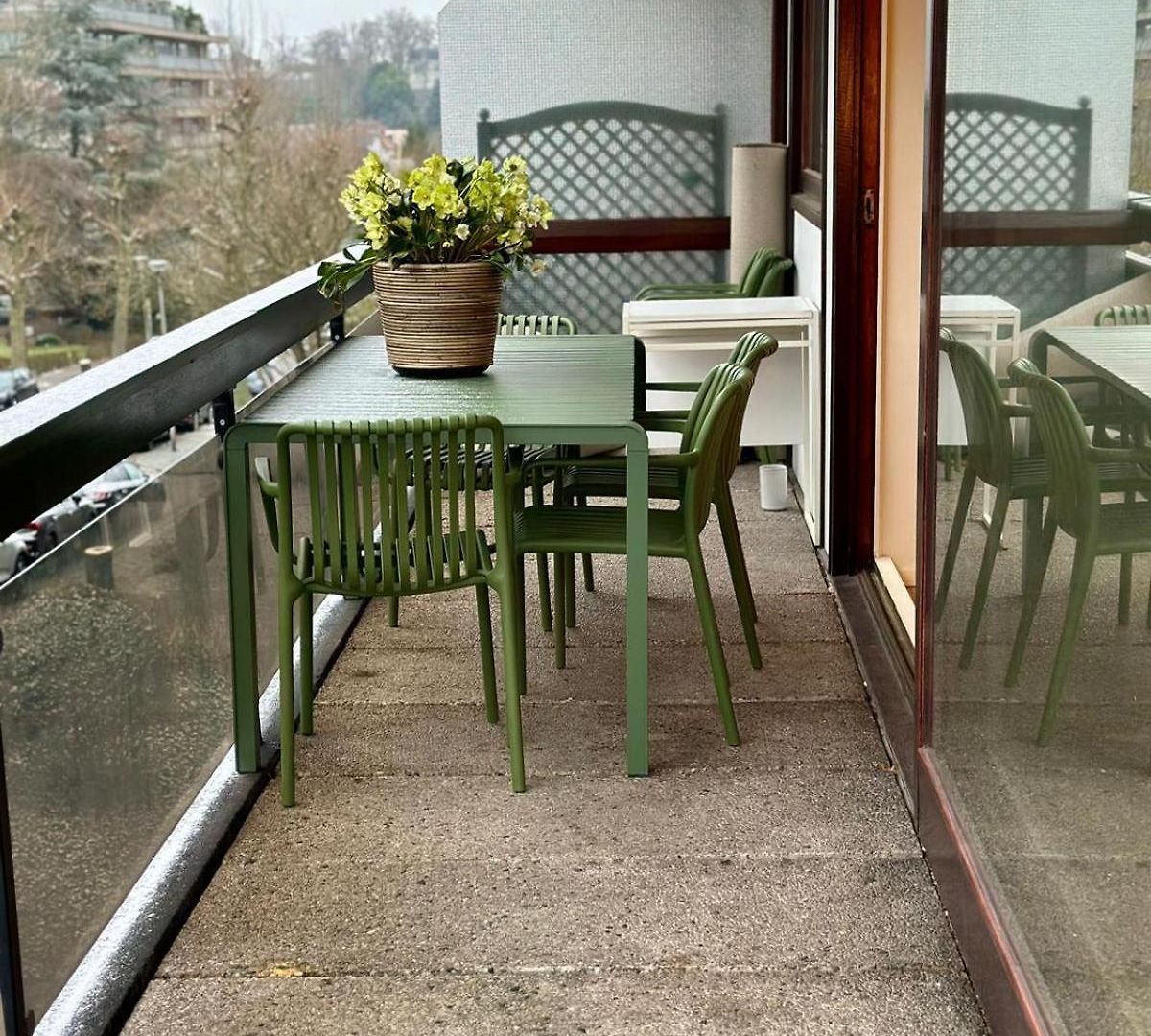 Apartment Charming 2-bedroom With Big Balcony
