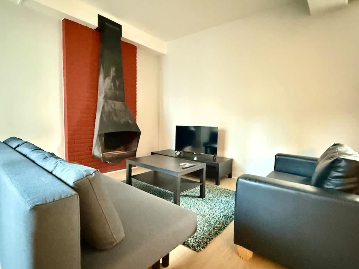 3 Min To The Grand-place - 5 Min To Manneken Pis & Sleeps 6 People Brussels