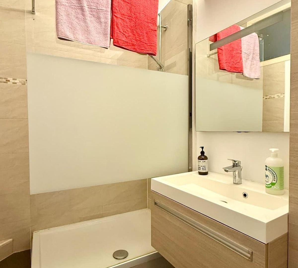 3 Min To The Grand-place - 5 Min To Manneken Pis & Sleeps 6 People Apartment *
