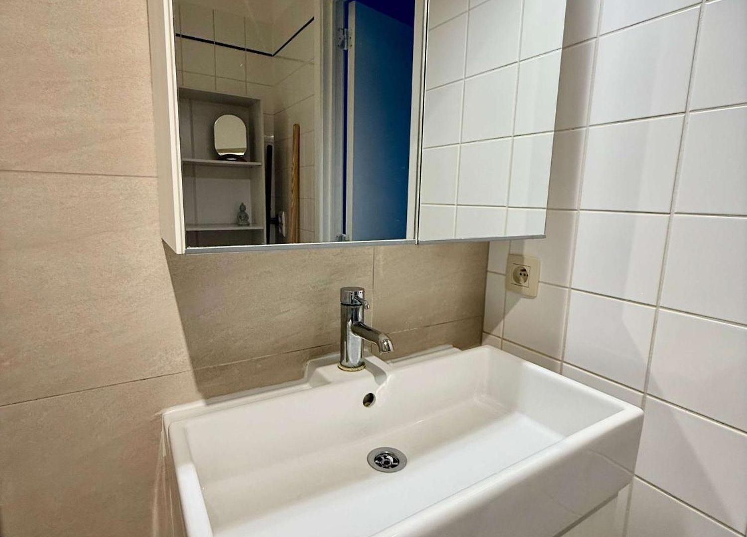 & Elegant Close To The European Parliament Apartment