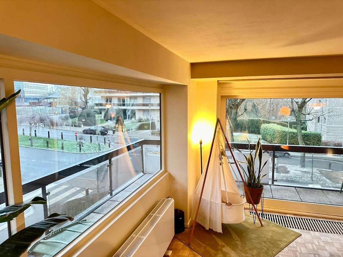 Apartment Charming 2-bedroom With Big Balcony