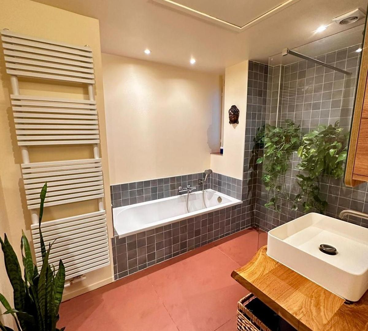 Charming 2-bedroom With Big Balcony Apartment