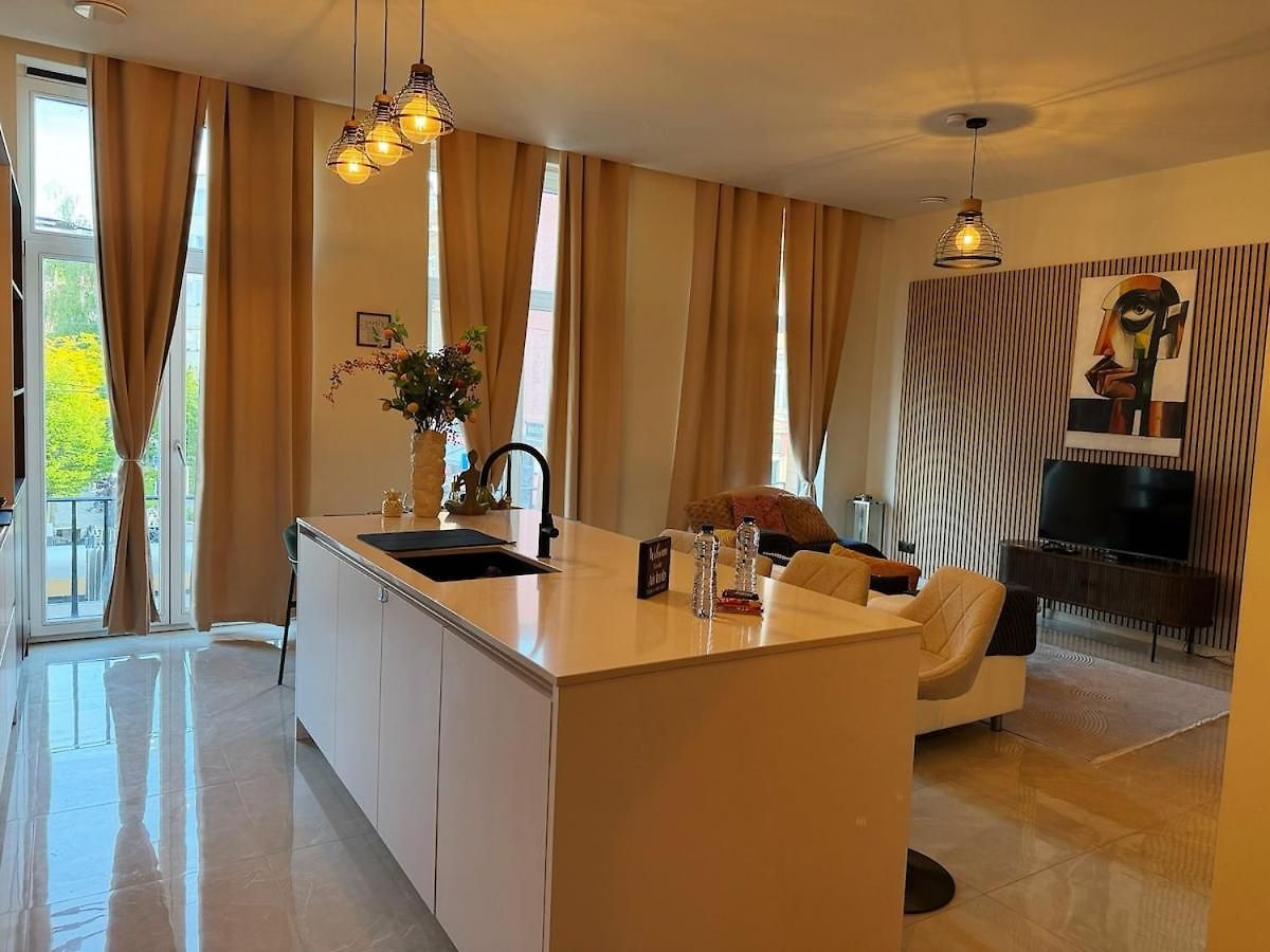 Bright & Stylish 2br Quiet Terrace