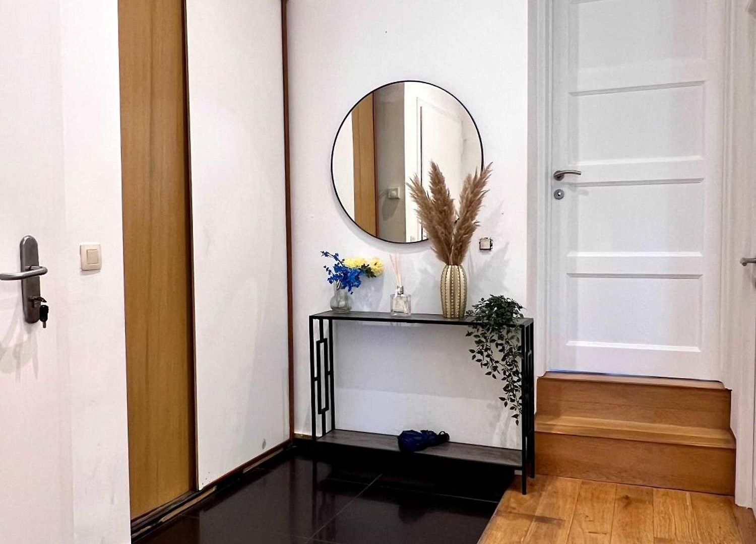 Family & Cosy For Up To 9 Guests Near Midi Station Apartment
